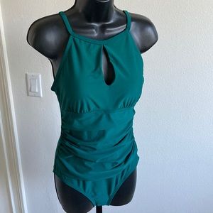 🚨NWT🚨 Ellen Tracy Green Ruched One-Piece Swimsuit